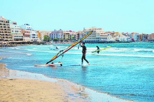 Teneriffa ist ein Eldorado für Surfer und andere Wassersportler.