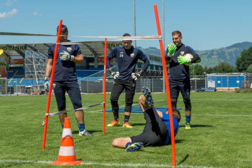 Tormanntrainer Sebastian Brander mit seinem Trio Martin Kobras, Benjamin Ozegovic und Andreas Lukse (v. l.).