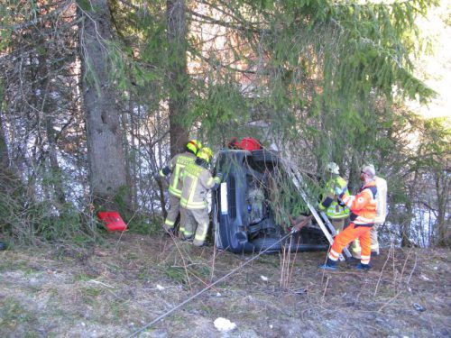 Überschlag mit Pkw forderte zwei Verletzte. Foto: POlizei