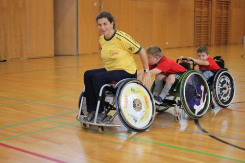 Von wegen Schneckenpost: Wenn Gabriela Merz mit den Kindern trainiert, geht zuweilen auch die Post ab.  Foto: RC Enjo Vorarlberg
