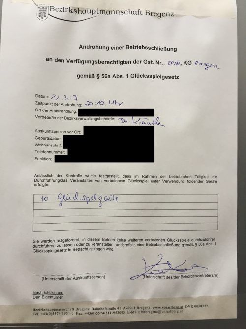 „Androhung einer Betriebsschließung“: Diese Nachricht wurde kürzlich an der Tür eines Bregenzer Wettlokals angebracht.  Foto: VN/Holzer