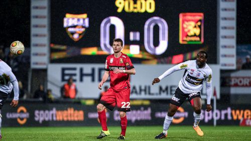 Auch der eingewechselte Louis Ngwat-Mahop (r.) konnte dem Altach-Spiel keinen entscheidenden Impuls mehr geben. Am Ende musste man das 0:0-Remis gegen die Admira zähneknirschend hinnehmen. Foto: gepa