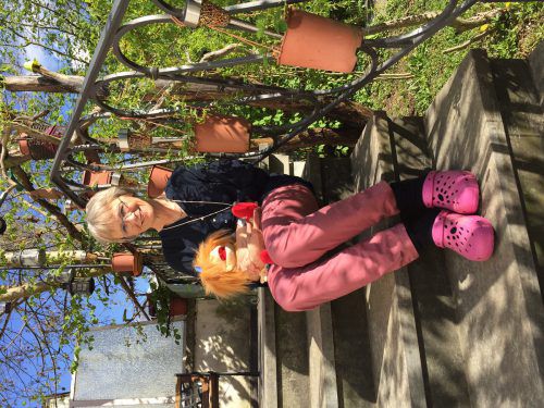 Auch diese lustige Handpuppe setzt Bettina von Siebenthal bei ihrer Arbeit mit Kindern gerne ein. Foto: Vn/mm