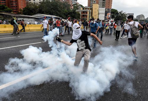 Bei den Massenprotesten kam es zu Ausschreitungen. Foto: AFP