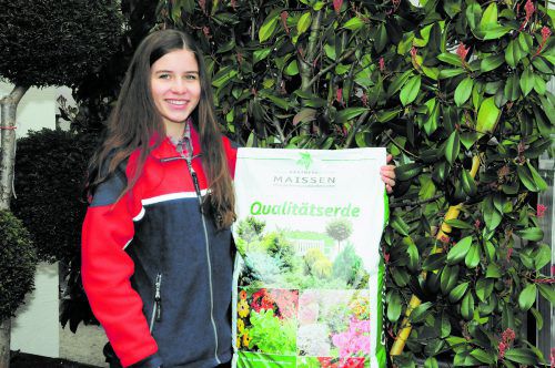 Beim Kauf von zwei Säcken Blumenerde gibt es noch bis 15. April 2017 in der Gärtnerei Maissen einen dritten gratis dazu. Foto: vn