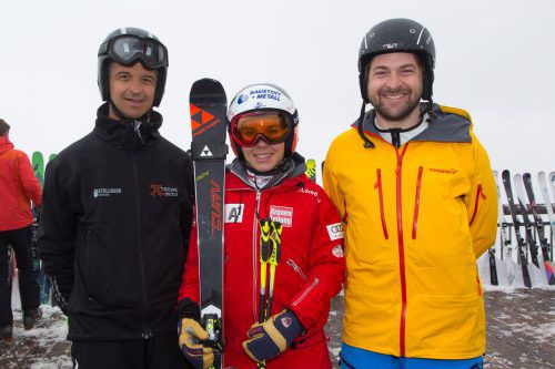 Beim Skitesten durften sich die VN-Leser Werner Raffl (links) und Thomas Ender auf den Rat von Weltmeisterin Nicole Schmidhofer verlassen.