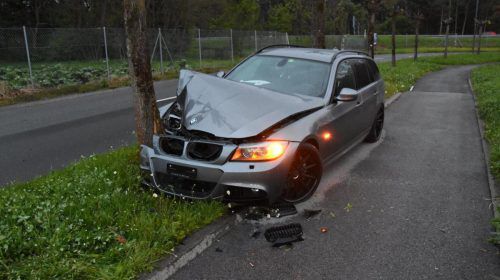 Beim Unfall entstand massiver Sachschaden. Foto: POlizei