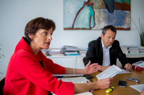 Bernadette Mennel und Michael Zangerl im Gespräch mit den VN über Fußball, Rodeln und eine Traglufthalle für den Schwimmverband. Foto: VN/Paulitsch