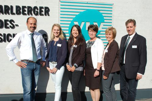 Das Team der VLV-Versicherung freut sich über ihre neue Arbeitsstätte.
