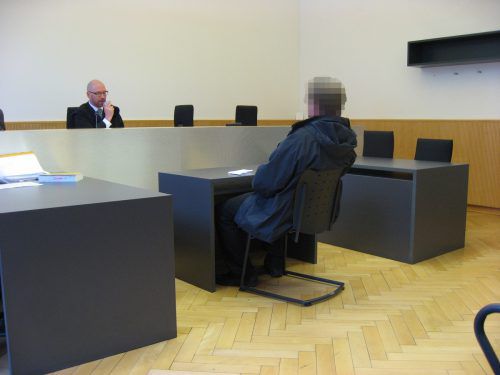 Der angeklagte Landwirt vor Richter Richard Gschwenter. Eckert