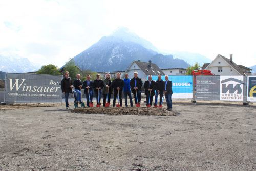 Der offizielle Spatenstich für das Wohnbauselbsthilfe-Projekt erfolgte gestern. Foto: VN/Ral