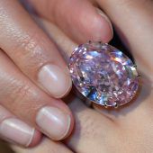 71 Millionen Dollar für Diamanten „Pink Star“