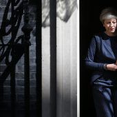 May lässt Briten neu wählen