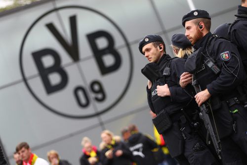 Die Polizei zeigte beim neuangesetzten Champions-League-Spiel Borussia Dortmund gegen AS Monaco rund um das Stadion und in der Stadt sehr große Präsenz. Foto: Reuters