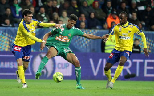 Die St. Pöltner, im Bild Marco Perchtold (links) und Babacar Diallo (rechts) waren im Cup gegen Rapids Joelinton und seine Nebenleute ohne Chance. Foto: gepa