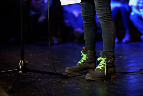 Dir liegt was auf der Zunge oder sogar auf dem Herzen und du willst es unbedingt lyrisch loswerden? Dann bist du beim U-20-Poetry-Slam genau richtig! foto: Philipp Salzgeber/veranstalter