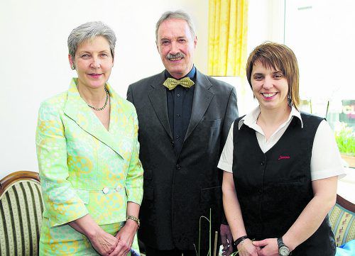 Geschäftsführerin Gaby Eller, Hoteleigentümer Roland Güttler und Gastgeberin Janine Mauracher. Fotos: sie