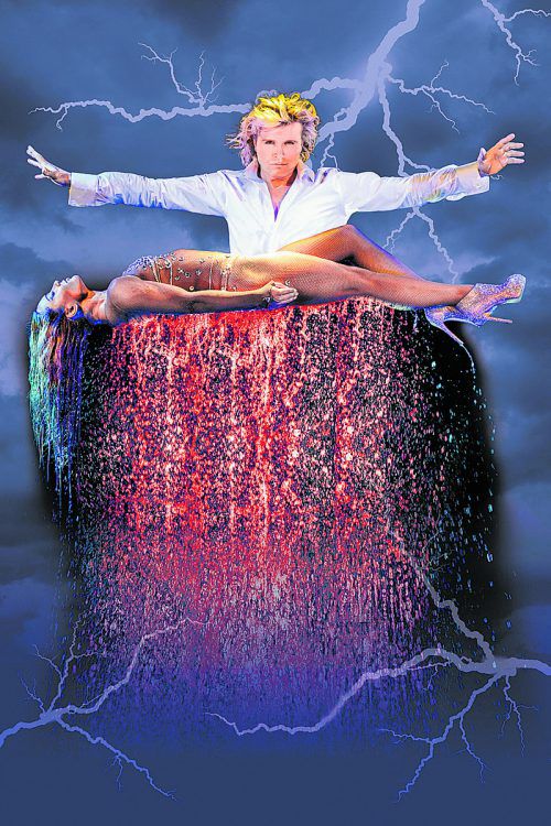 Hans Klok entführt sein Publikum in eine geheimnisvolle Welt mit Hochspannung und Gänsehautmomenten. Foto: roy beusker