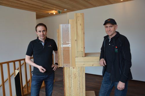Helmut (r.) und Mathias Feuerstein haben das Unternehmen neu aufgestellt und Kapazitäten für das Wachstum geschaffen. Foto: Hofer