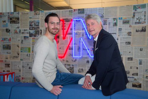 Jonas Nussbaumer (l.) und Marco Spitzar zeigen am Karren, wie Impulse schweben können. Fotos: VN Steurer, Hofmeister
