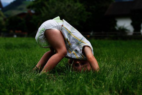 Kleinkinder stehen Kopf: Es gibt ein neues Angebot für sie. Symbolfoto