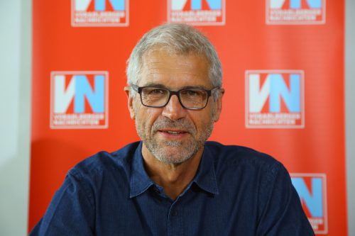 Klimaschutz ist das Zukunftsthema schlechthin. Wir verpennen eine Entwicklung und nehmen lieber Strafzahlungen in Kauf. Zweites Thema ist Bildung, das ist ein zentrales Anliegen. Und drittens stehen wir für Gerechtigkeit. Die Schere zwischen Arm und Reich geht immer weiter auseinander.Harald Walser, die Grünen