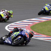 Vinales siegt, erste Punkte für KTM