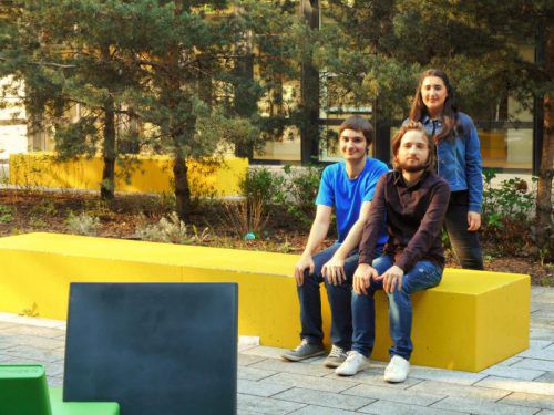 Pascal Wille, Lukas Müller und Léonie Schenck verfassten ihre Diplomarbeit über Asyl und Arbeit. Foto: vko
