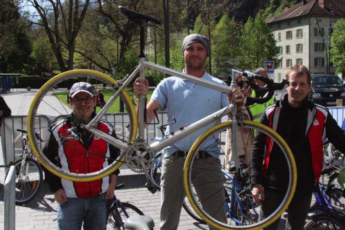 Rennradsportler Gerhard erstand ein neues Rad.