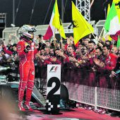 Vettel ist Favorit, Hamilton grantelt
