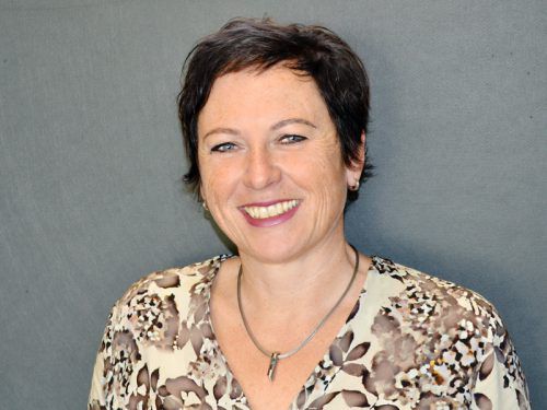 Ulrike Haßler sorgt dafür, dass es zwischen Mentoren und den jungen Flüchtlingen stimmt. Fotos: Caritas