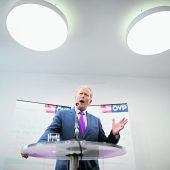 Rücktritt von Mitterlehner bringt Kurz in Bedrängnis