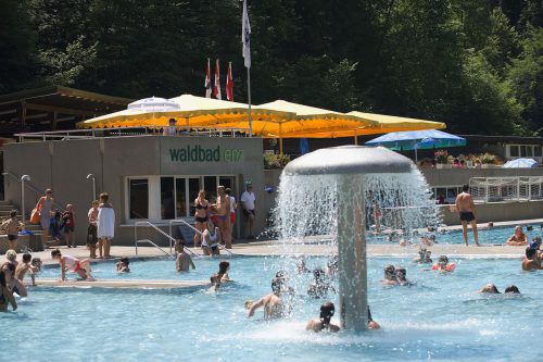 Das Waldbad Enz startet am Samstag in die Saison. Foto: VN