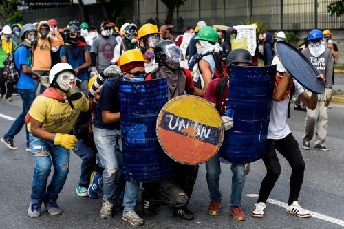 Die Proteste gegen den Präsidenten reißen nicht ab. Foto: AFP