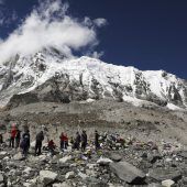 Bergsteiger ohne Lizenz am Everest erwischt