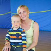 Corinna (30) aus Hard mit Sebastian (2)