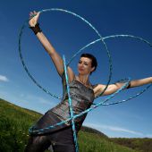 Die Hula-Hoop-Akrobatin