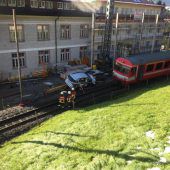 Vater fuhr mit Söhnen gegen Zug