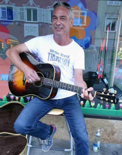 Auch TSH-Chef Klaus Gasser war schon Straßenmusiker. Foto: tf