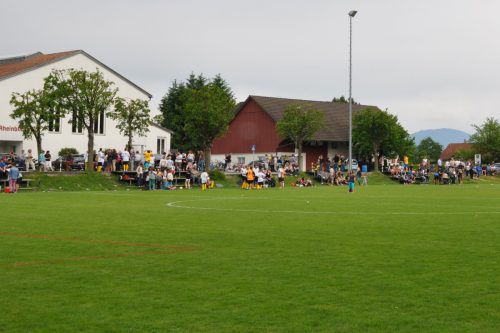 Auf dem Weg zum Training beim Fußballplatz Gaißau (Bild) wurden die Buben angesprochen. Foto: VN