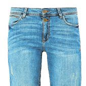 Beinfreiheit mit lässigen Shorts in Szene setzen