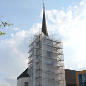 Kirchturm in Schnifis wird derzeit saniert