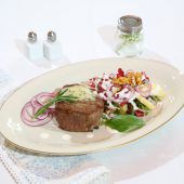 Rinderfiletsteak mit Kressesalat