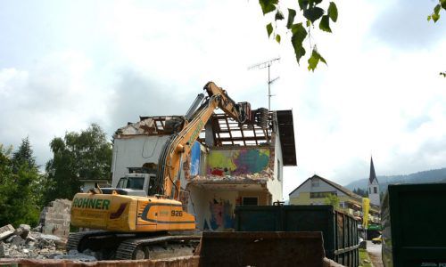 Das „Kesslerhaus“ an der Bützestraße macht Platz für die Zentrumsgestaltung in Wolfurt.  mg wolfurt