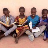 Bücherflohmarkt für Jugendliche in Senegal