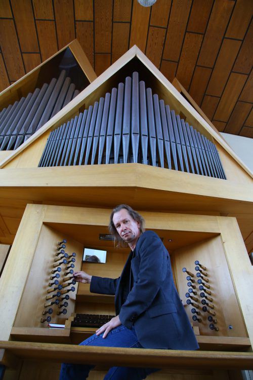 Der Komponist und Organist Michael Floredo feiert heuer den 50. Geburtstag und präsentiert ein weiteres Werk. Foto: VN/Hofmeister