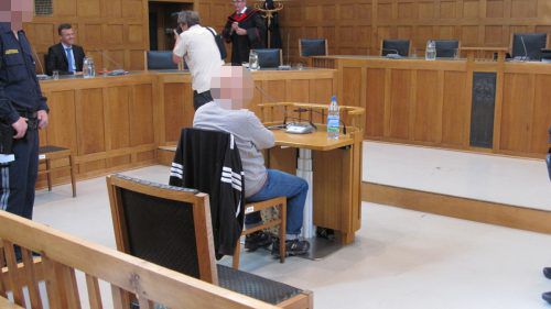 Der psychisch kranke Angeklagte wirkte auch beim Prozess in Feldkirch verwirrt. Foto: Eckert