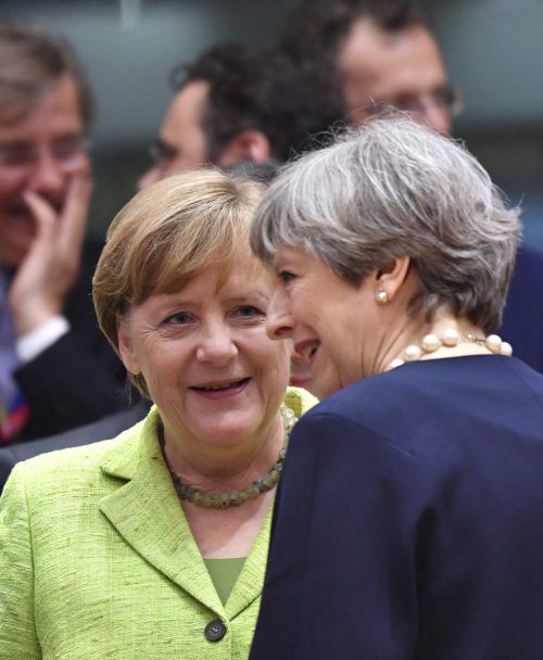Deutschlands Kanzlerin Angela Merkel und die britische Premierministerin Theresa May haben sich beim EU-Gipfel wohl einiges zu sagen. Ap