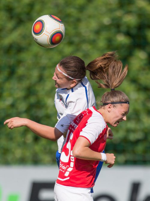 Die Damen des FFC Vorderland schafften sich durch das 2:2 bei Erlaa eine sehr gute Ausgangsposition für das Relegationsrückspiel. Foto: sams
