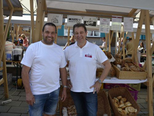 Die Meister-Bäcker teilen sich gemeinsam einen Marktstand: Bäckerei Kleber (Bezau) und Bäckerei Künz(Andelsbuch). Fotos: m. moosbrugger